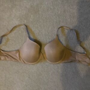 Victoria’s Secret tan slightly padded bra. 36 C